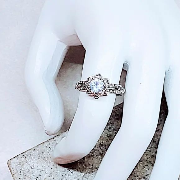 VICTORIAN STYLE RHODIUM PLATED STAINLESS STEEL CZ RING WOMEN'S SIZE 7 - Picture 4 of 5